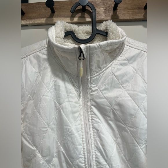 L.L. Bean White Puffer Jacket with Quilted Design - Picture 2 of 5